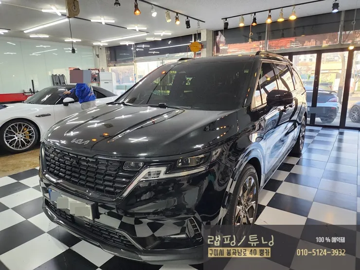 Kia Carnival KA4のカーラッピング事例：リアディフューザーのカスタム 写真