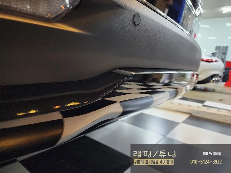 Kia Carnival KA4のカーラッピング事例:リアディフューザーのカスタム 施工写真 3-2