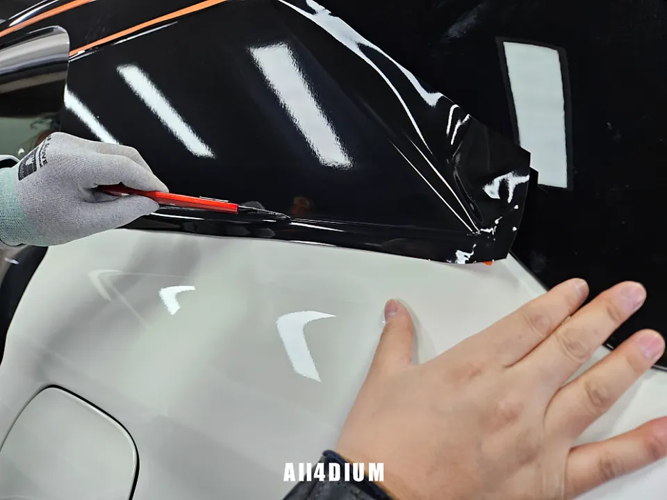 KG Mobility Actyonのカーラッピング事例 施工写真 4-2