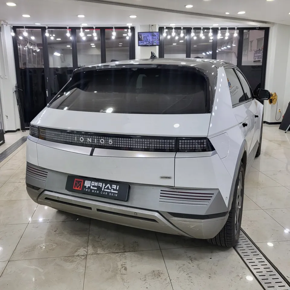Hyundai IONIQ 5のカーラッピング事例|費用目安・仕上がり 施工写真 3-1