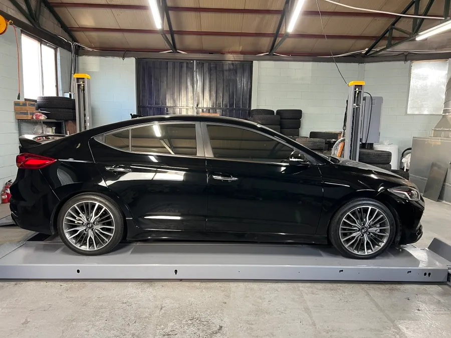 Hyundai Elantra ADのホイールリペア・塗装事例 施工写真 2