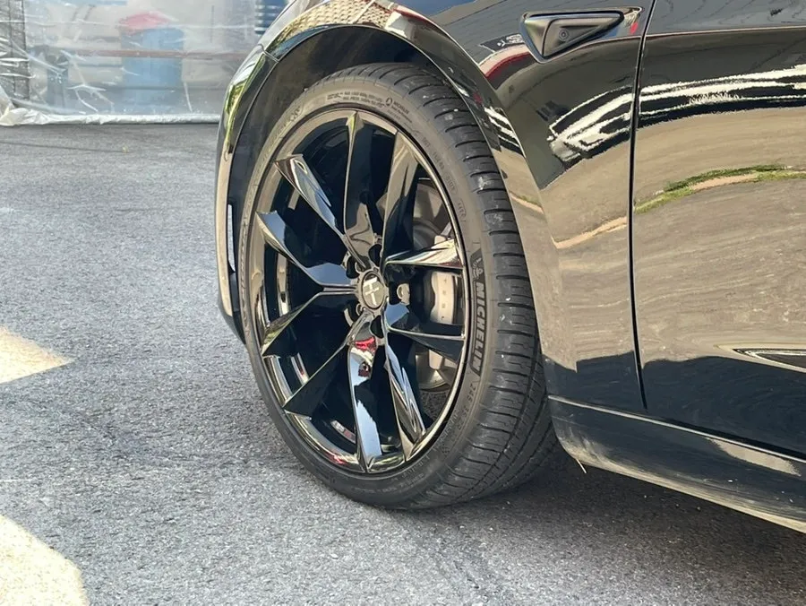 Tesla Model 3 caliper painting - Tesla Model 3 Caliper Paint Review: Stunning Super Red Finish photo 6