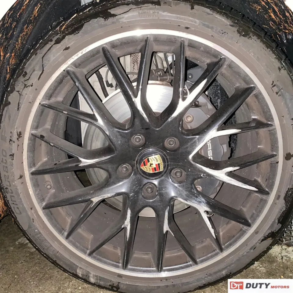 Porscheのホイールリペア・塗装事例 施工写真 2