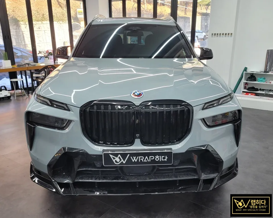 BMW X7 vinyl wrap - BMW X7 Vinyl Wrap Review: Cost & Sporty Finish photo 3