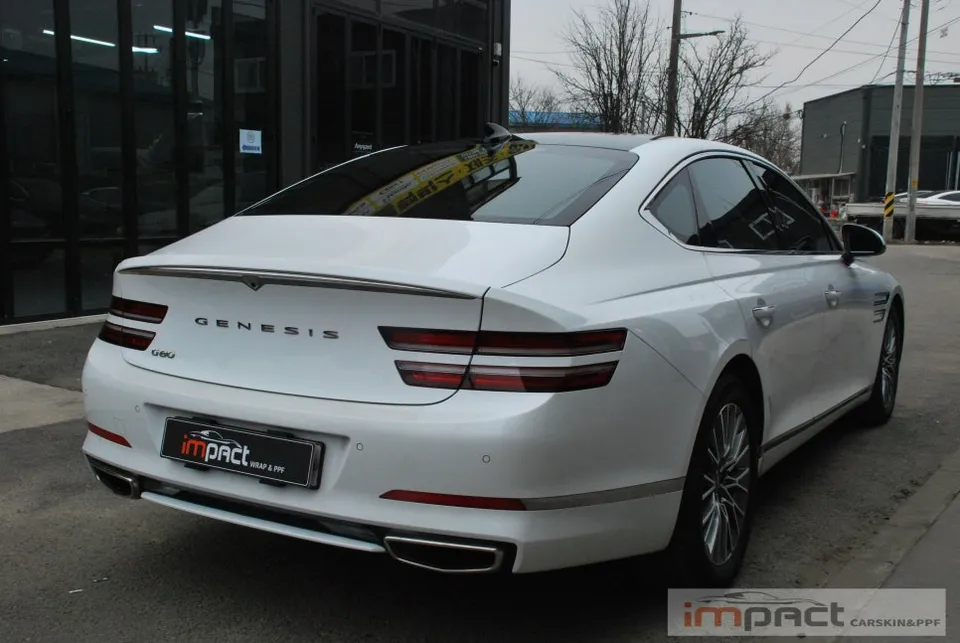 Genesis G80のカーラッピング事例|高光沢ブラックルーフ 施工写真 3-2