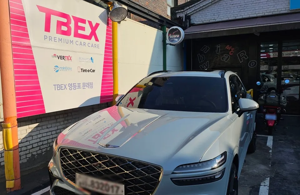 Genesis G80のカーフィルム施工事例｜断熱・UVカット効果 施工写真 1-3