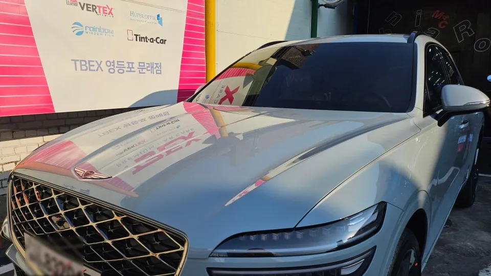 Genesis G80のカーフィルム施工事例｜断熱・UVカット効果 施工写真 2-3
