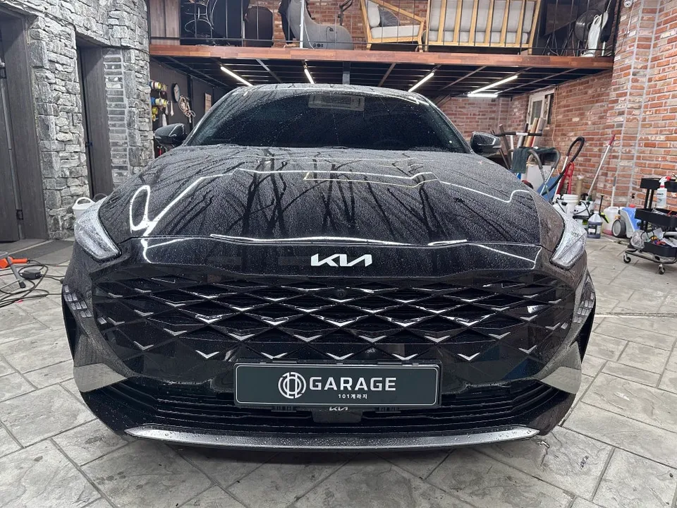Kia K8 Chrome Delete Vinyl Wrap Review photo 2