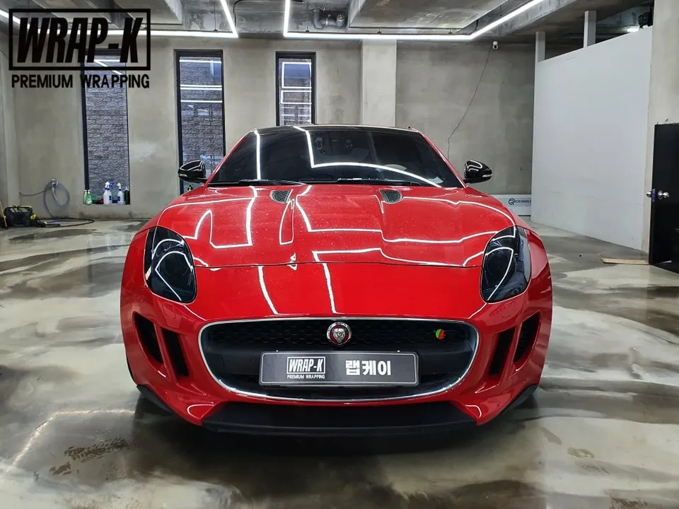 Jaguar F-TypeのPPF施工事例|ヘッドライトの印象変化 施工写真 2-3