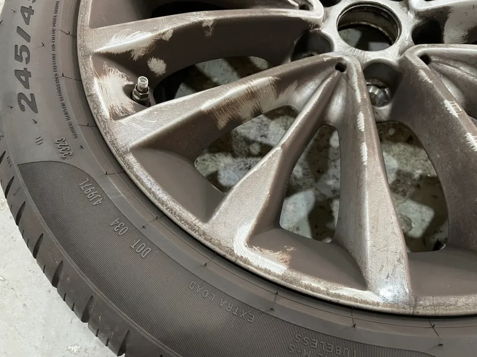 BMW X5 wheel repair - BMW X5 Wheel Repair Review: Gloss Black Powder Coating photo 4