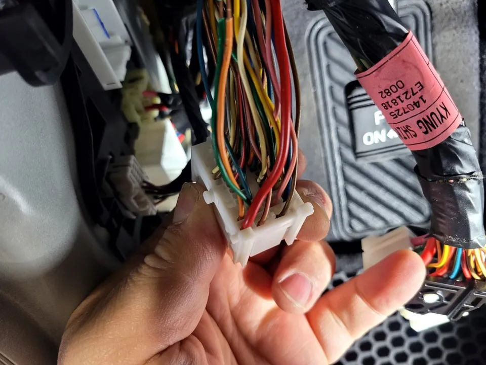 Hyundai Grandeur HG oem options - Hyundai Grandeur HG Smart Door Lock Upgrade Review photo 3