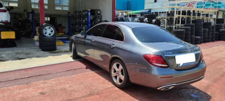 Mercedes-Benz E-Class wheel repair - Mercedes-Benz E-Class Wheel Repair & Refinishing — Scratch-Free Results photo 3