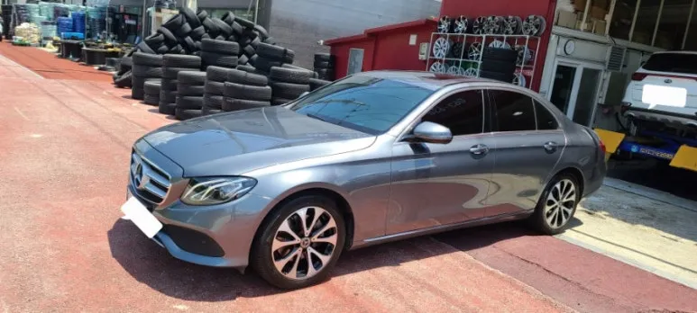 Mercedes-Benz E-Class wheel repair - Mercedes-Benz E-Class Wheel Repair & Refinishing — Scratch-Free Results photo 5