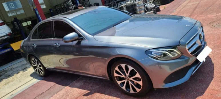 Mercedes-Benz E-Class wheel repair - Mercedes-Benz E-Class Wheel Repair & Refinishing — Scratch-Free Results photo 6
