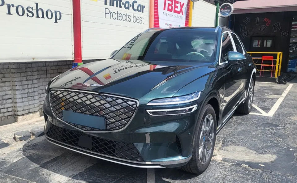 Genesis GV70のカーフィルム施工事例｜費用目安・仕上がり 施工写真 2-3