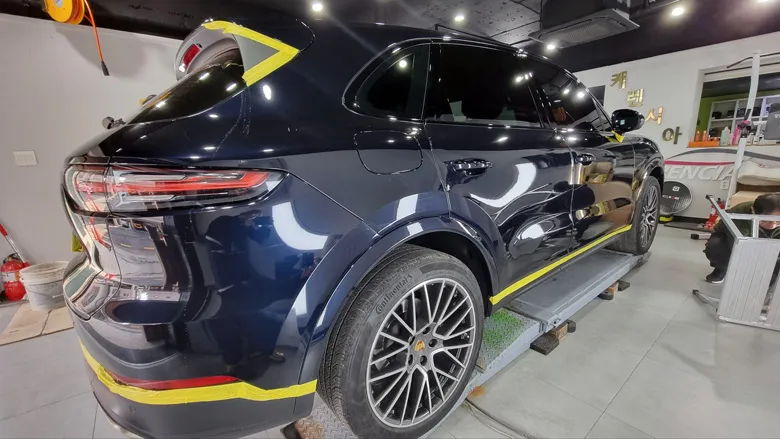 Porsche Cayenneのガラスコーティング事例｜費用目安・仕上がり 施工写真 2-3