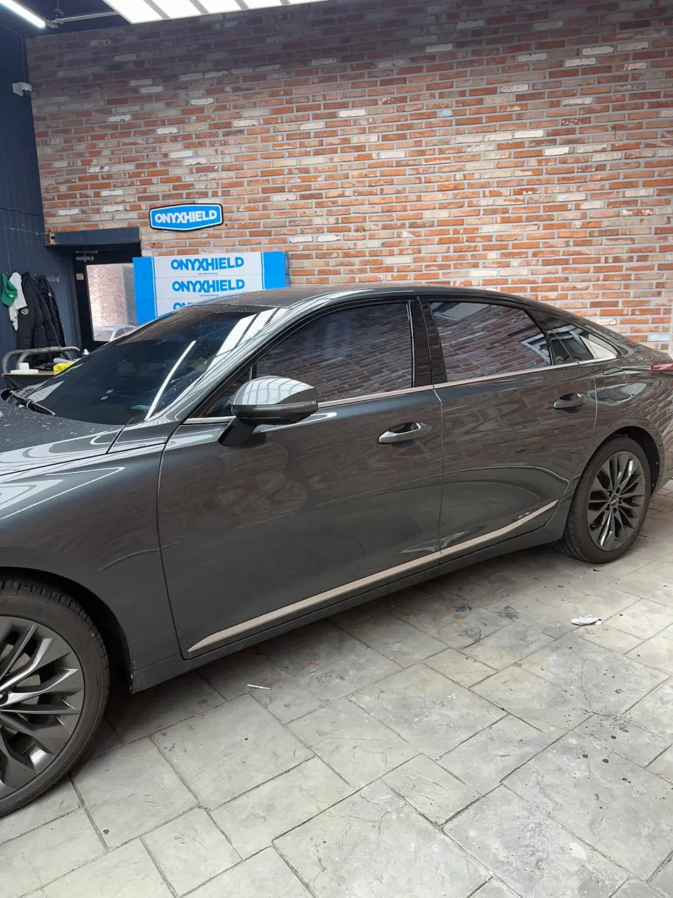 Kia K8 vinyl wrap - Kia K8 Vinyl Wrap Review — Chrome Delete for a Blacked-Out Look photo 3