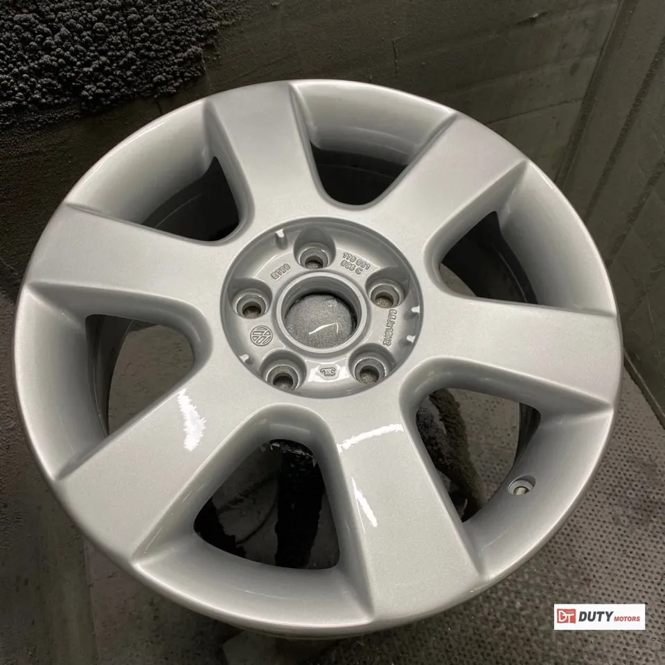 Volkswagen Golfのホイールリペア・塗装事例 施工写真 3-1