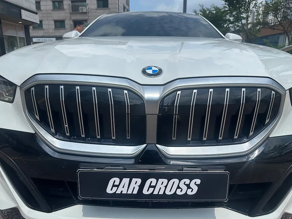 BMW 5 Seriesのカーラッピング事例|費用目安・仕上がり 施工写真 1-3