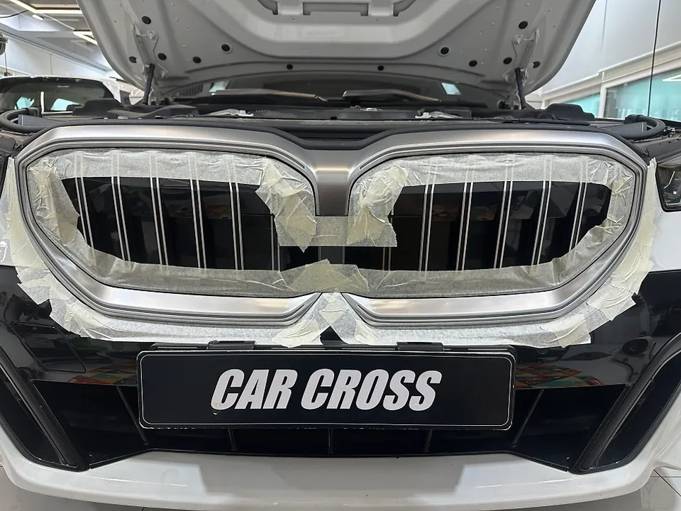 BMW 5 Seriesのカーラッピング事例|費用目安・仕上がり 施工写真 2-3