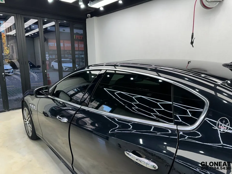 Maserati Quattroporteのカーラッピング事例|クロームメッキの印象変更 施工写真 2-1