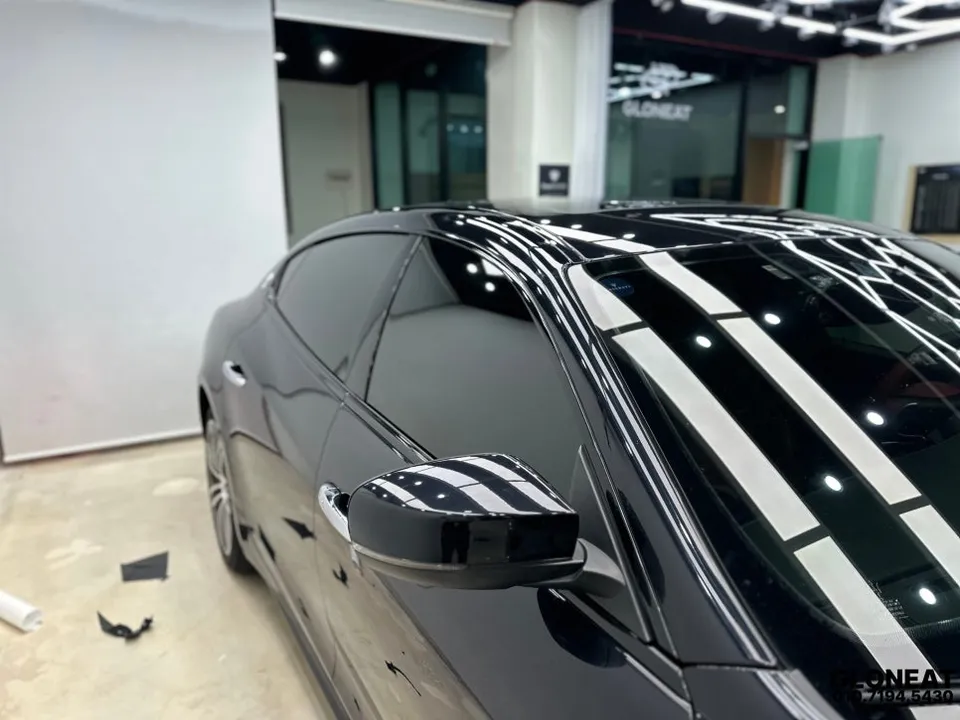 Maserati Quattroporteのカーラッピング事例|クロームメッキの印象変更 施工写真 3-2