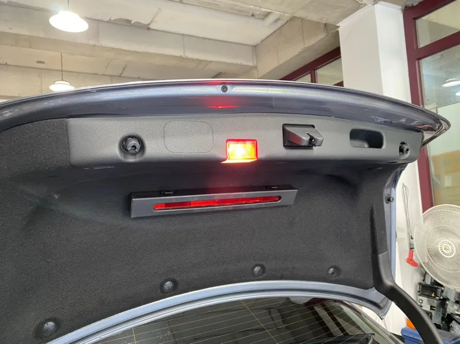 Mercedes-Benz E-Class W213 oem options - Mercedes-Benz E-Class W213 Power Trunk Upgrade Review photo 4