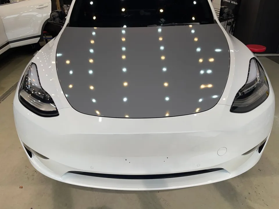 Tesla Model Yのカーラッピング事例|ロックグレーの仕上がり 施工写真 2-3