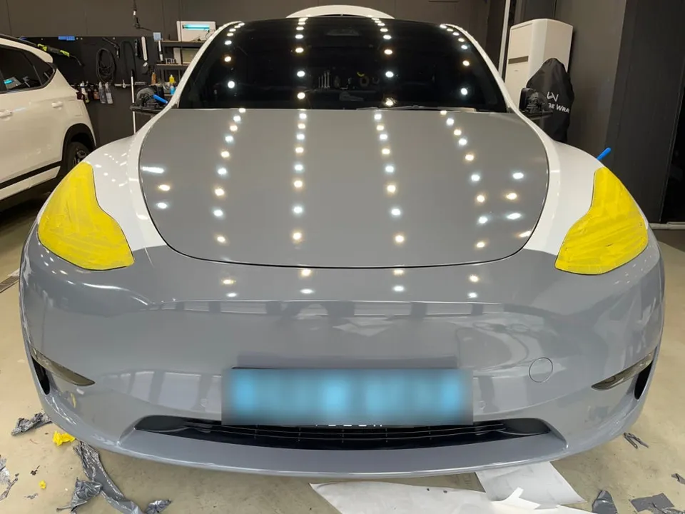 Tesla Model Yのカーラッピング事例|ロックグレーの仕上がり 施工写真 3-3