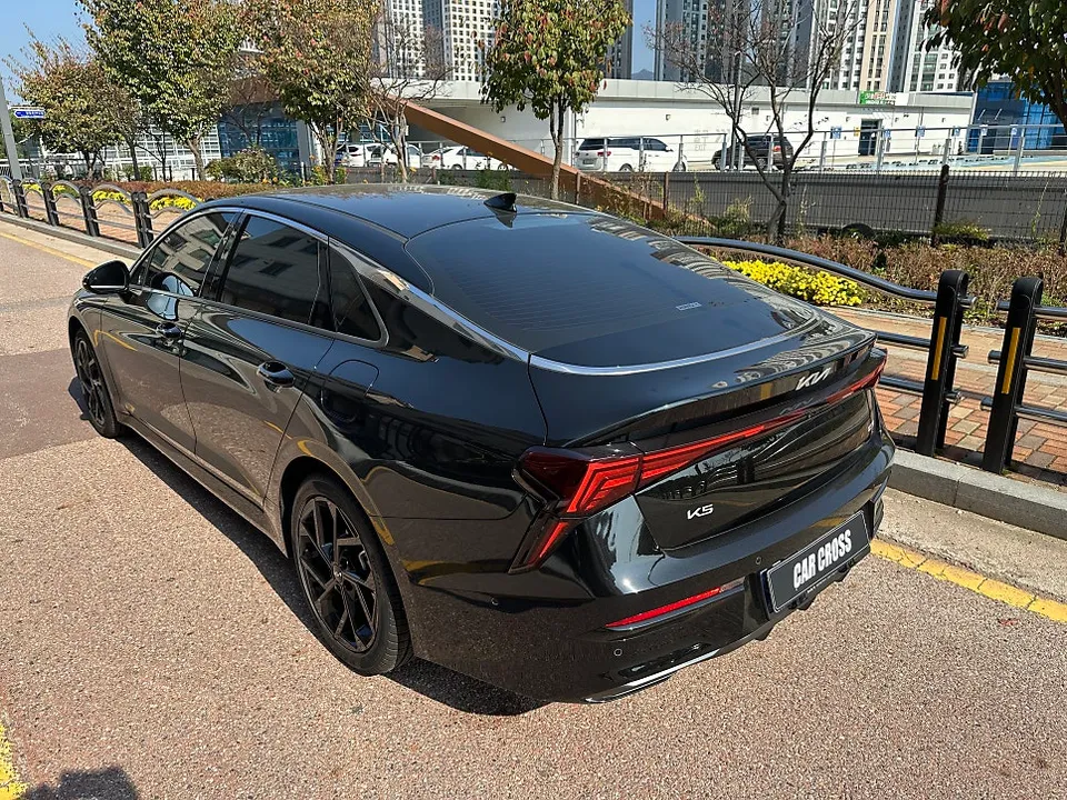 Kia K5のカーラッピング事例｜クロームパーツの統一感 施工写真 2-1