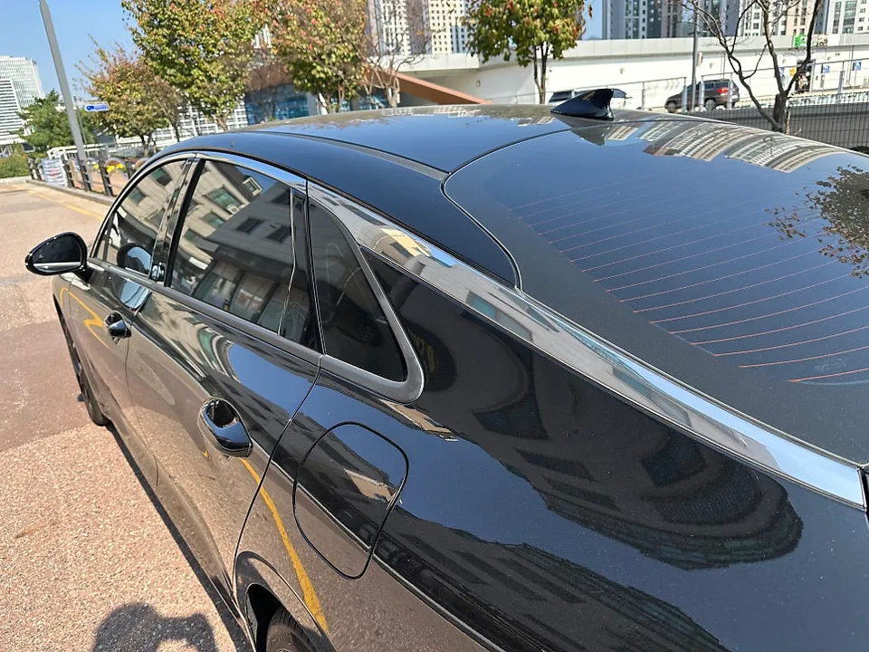Kia K5のカーラッピング事例｜クロームパーツの統一感 施工写真 1-2
