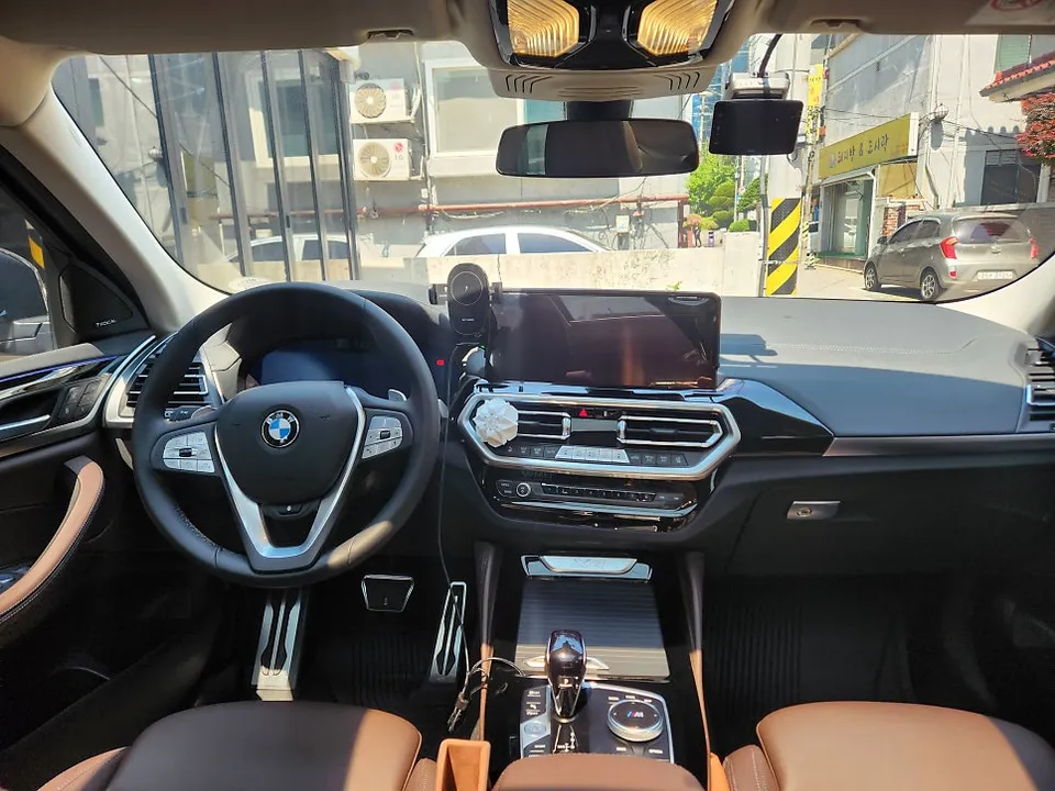 BMW X4のカーラッピング事例|無光フィルムで高級感アップ 施工写真 2-2