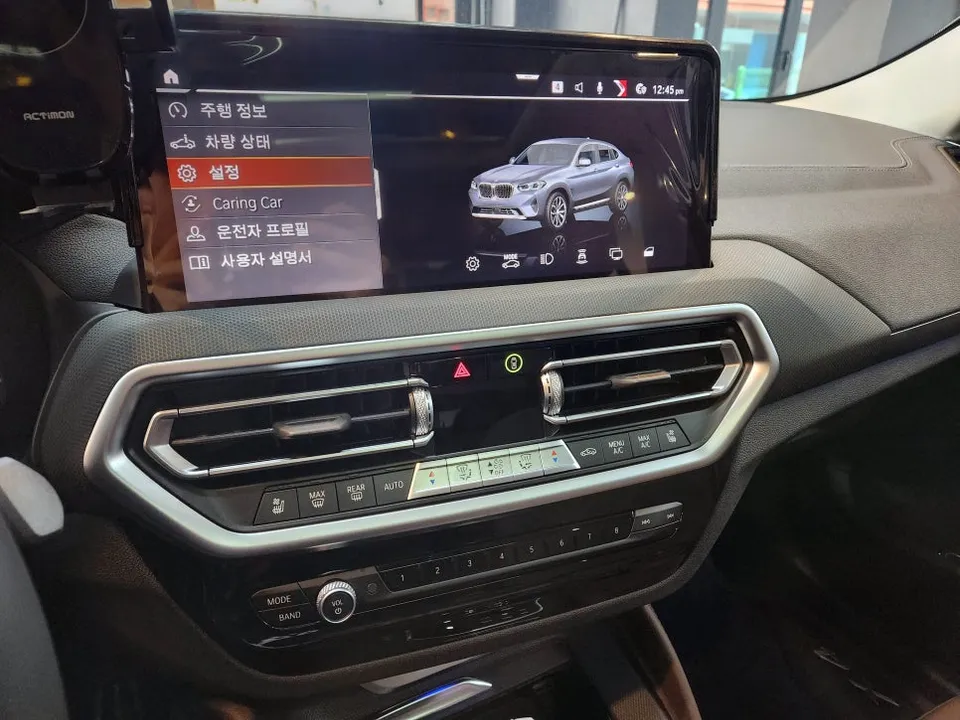 BMW X4のカーラッピング事例|無光フィルムで高級感アップ 施工写真 2-3