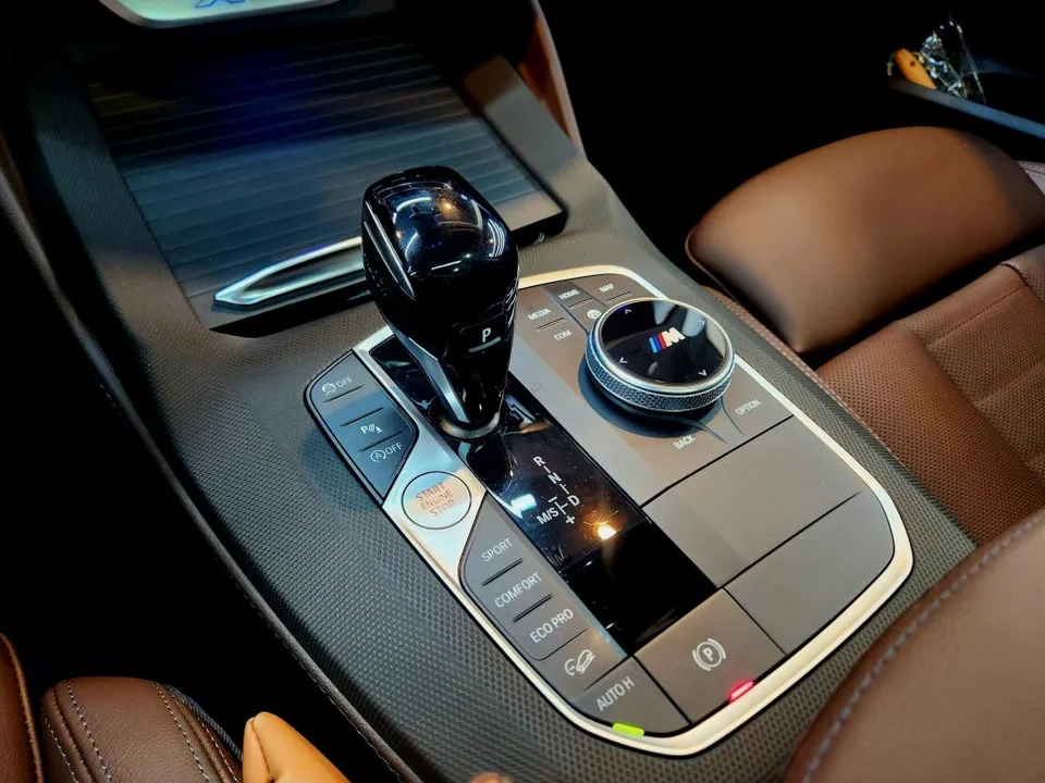 BMW X4のカーラッピング事例|無光フィルムで高級感アップ 施工写真 3-3