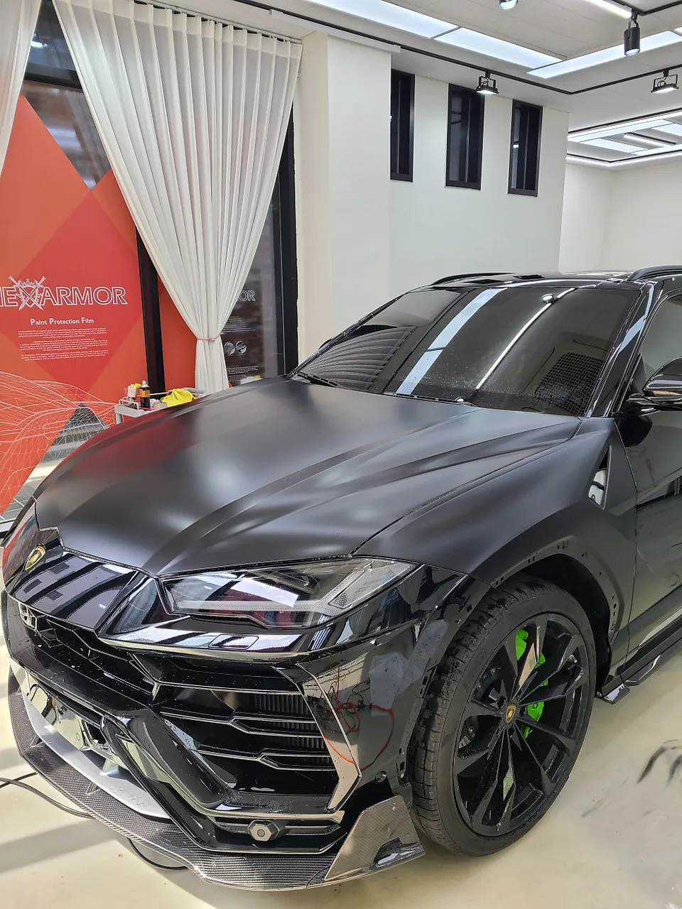 Lamborghini Urus PPF施工事例｜費用目安と仕上がり 施工写真 2-3