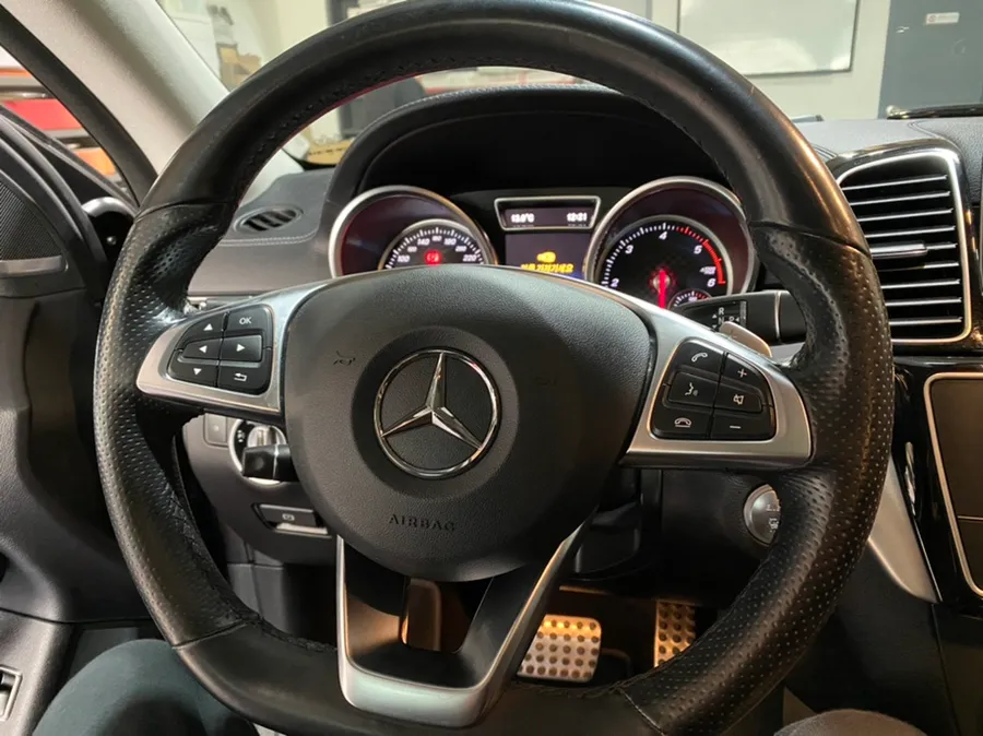Mercedes-Benz GLE steering wheel - Mercedes-Benz GLE Steering Wheel Customization Review photo 3