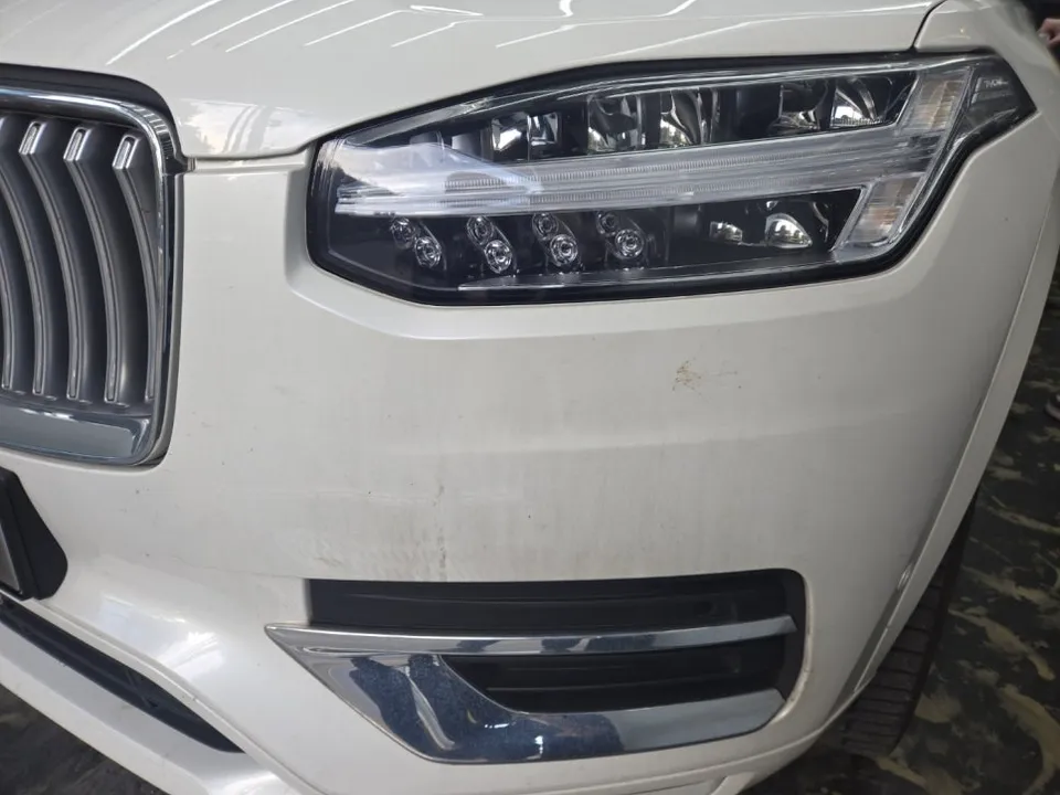 Volvo XC90のガラスコーティング事例|費用目安と仕上がり 施工写真 1-2