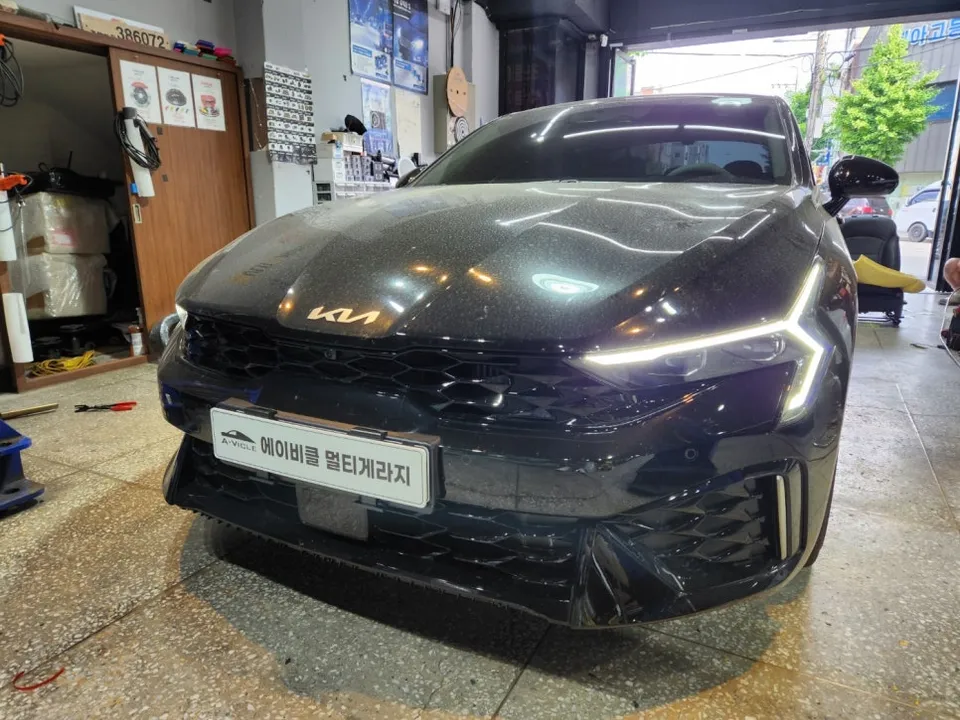 Kia K5 Ambient Lighting Review: Enhanced Interior LEDs