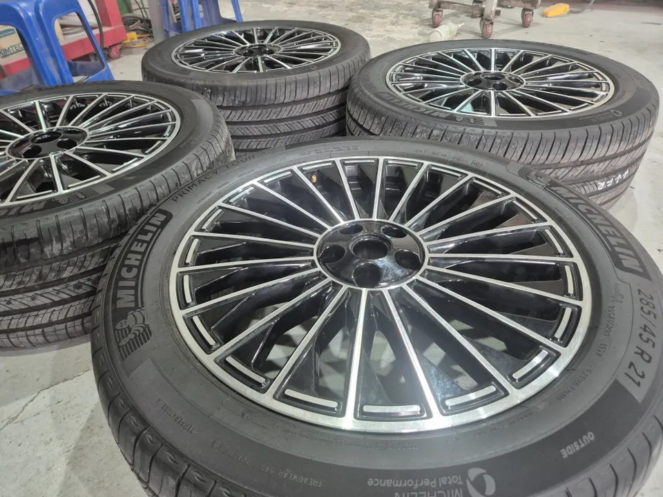 Hyundai IONIQ wheel repair - Hyundai IONIQ Wheel Repair Review - Gloss Black Refinish photo 3