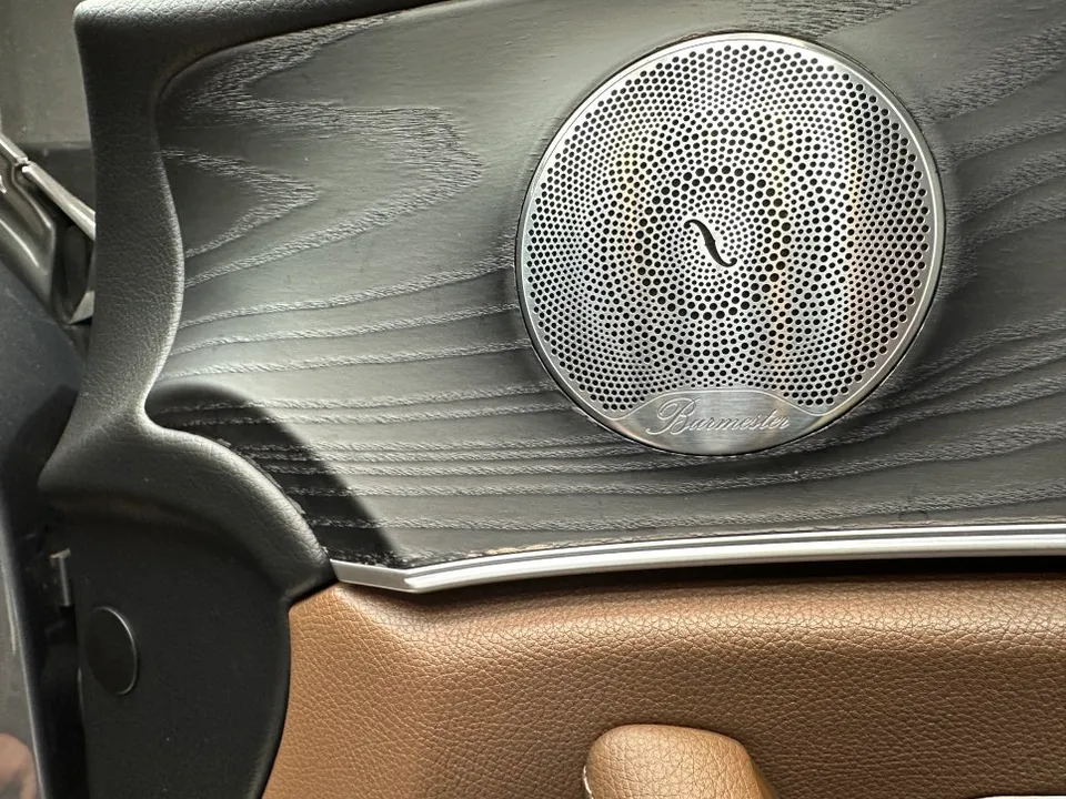 Mercedes-Benz E-Class interior customization - Mercedes-Benz E-Class Interior Customization Review photo 4