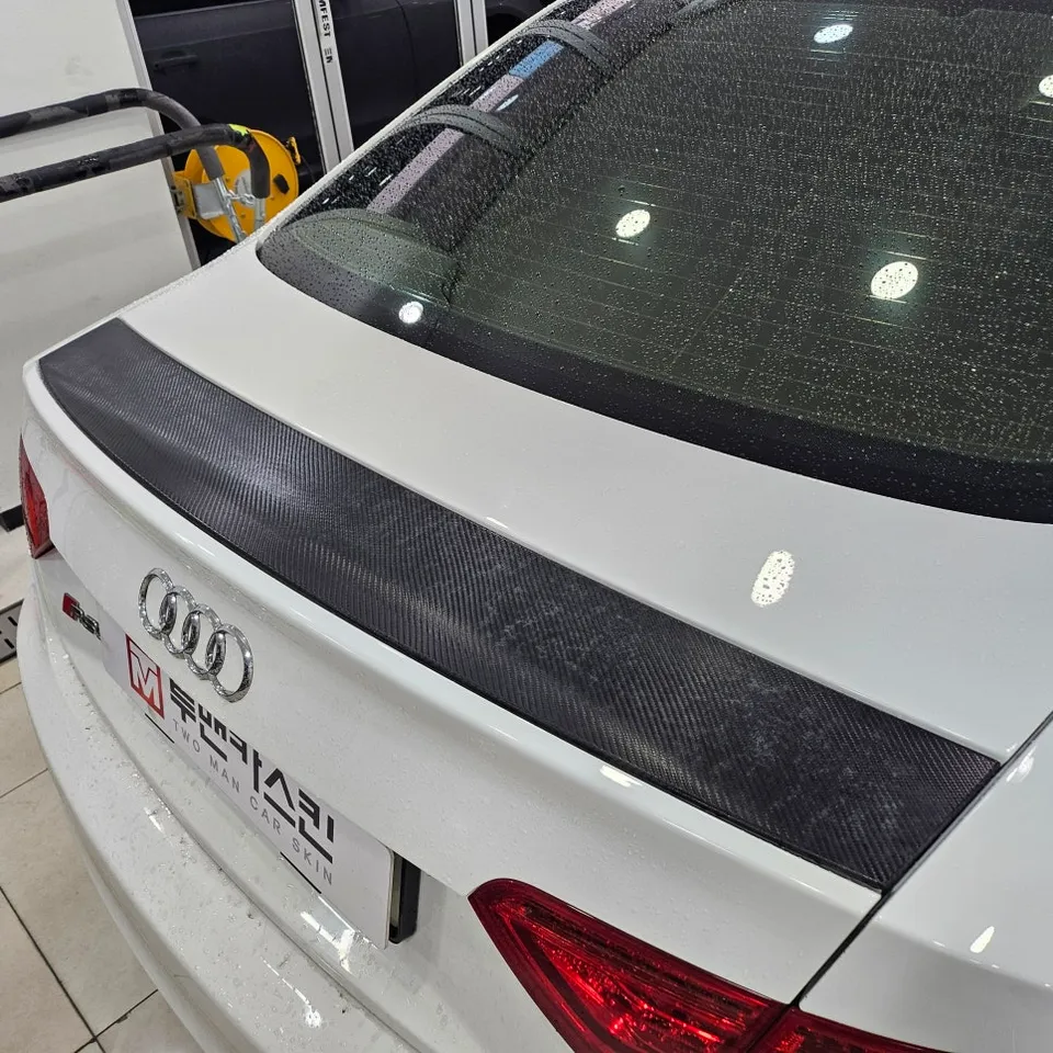 Audi RS5のカーラッピング事例:サテンホワイトアルミ 施工写真 1-3