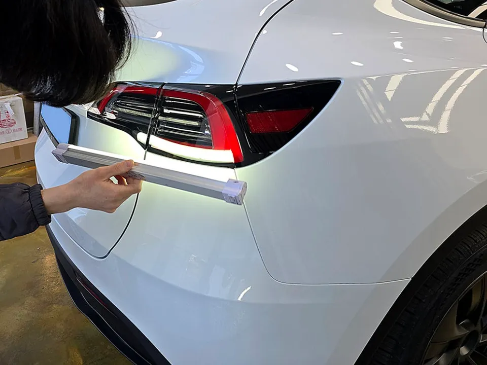 Tesla Model Yのカーフィルム施工事例｜費用目安・仕上がり 施工写真 1-2