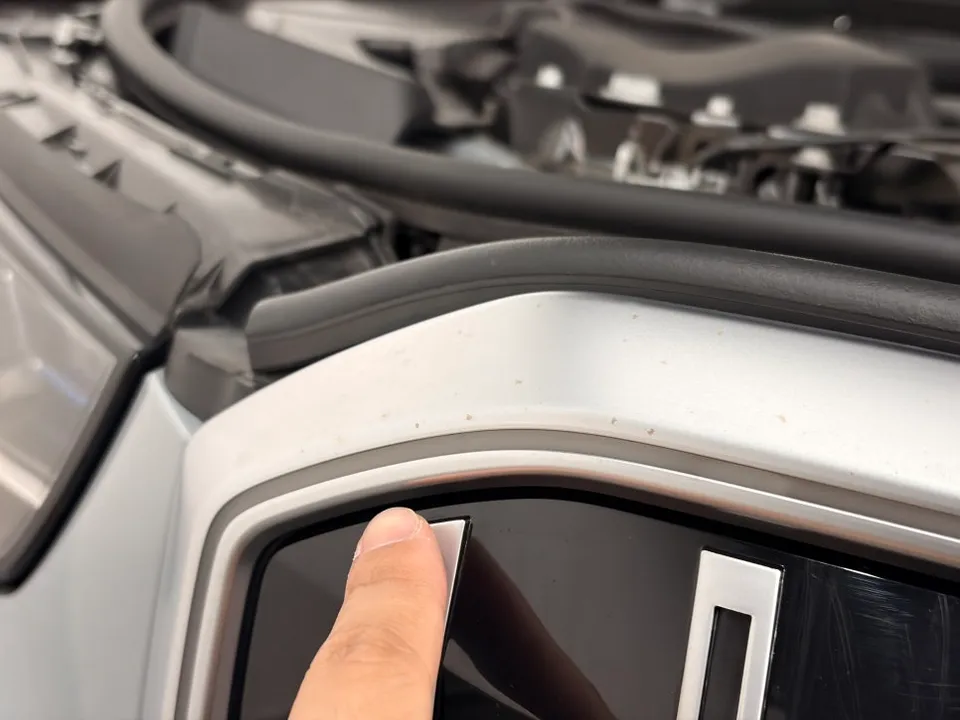 BMW G60 Vinyl Wrap Review: Chrome Delete for a Sporty Look photo 24
