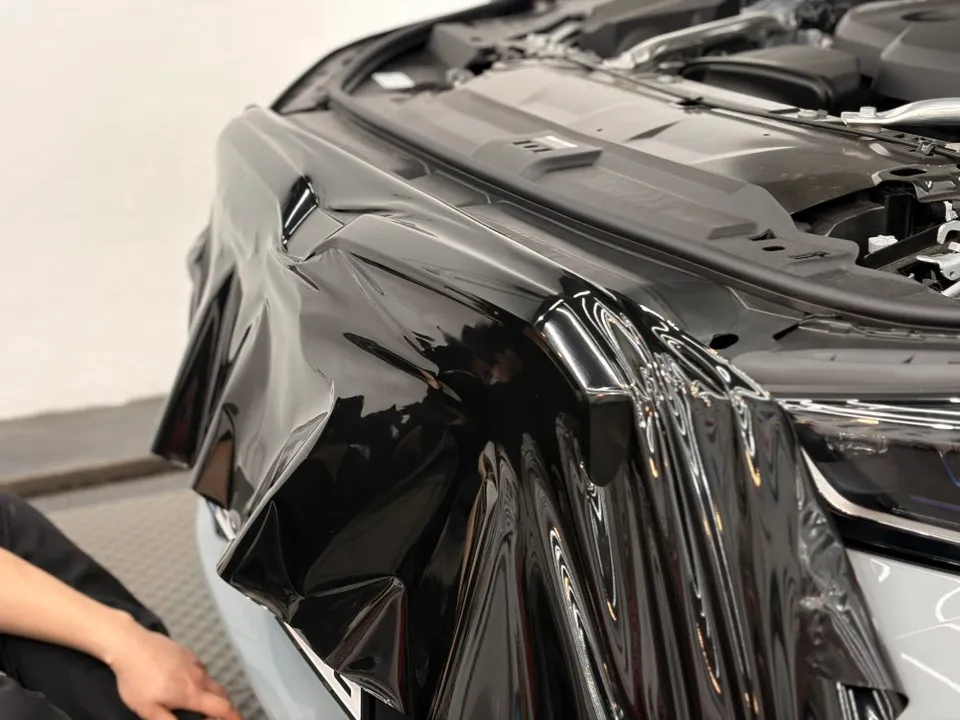 BMW G60 Vinyl Wrap Review: Chrome Delete for a Sporty Look photo 25