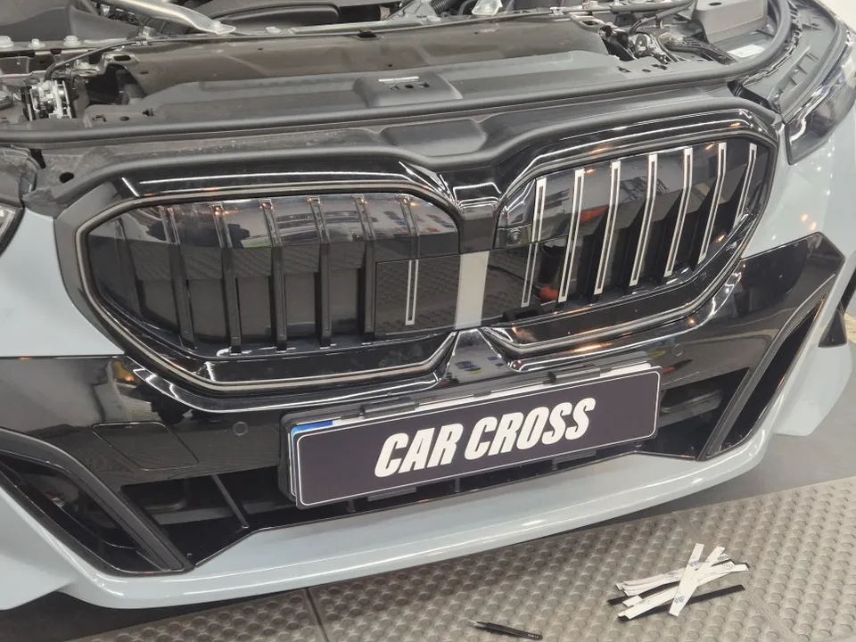 BMW G60 Vinyl Wrap Review: Chrome Delete for a Sporty Look After