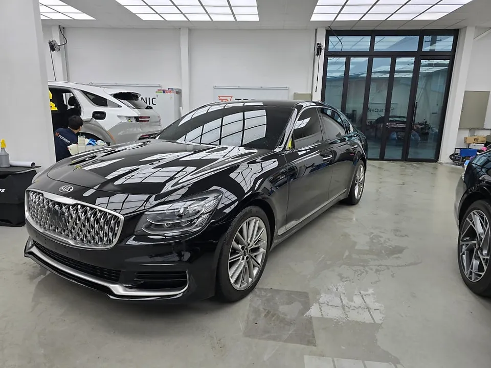 Kia K900のカーラッピング事例|費用目安・仕上がり 施工写真 2-1