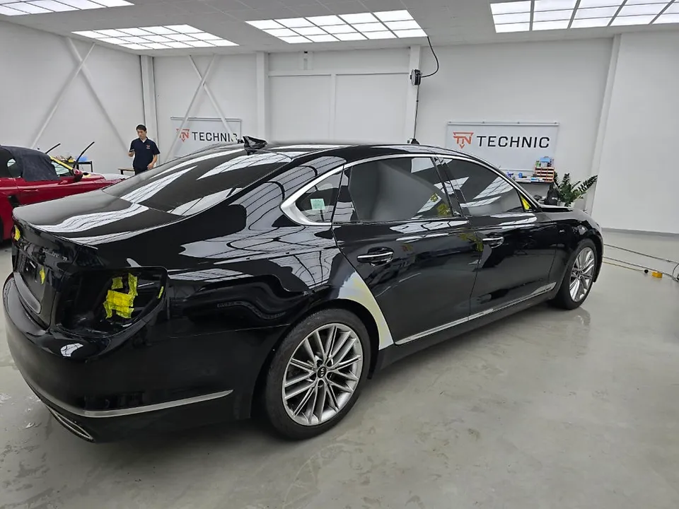 Kia K900のカーラッピング事例|費用目安・仕上がり 施工写真 2-2