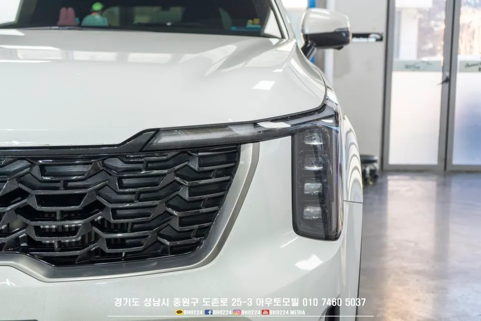 Kia Sorento MQ4 PPF施工事例|ヘッドライト・ドアカップ保護 施工写真 3-1