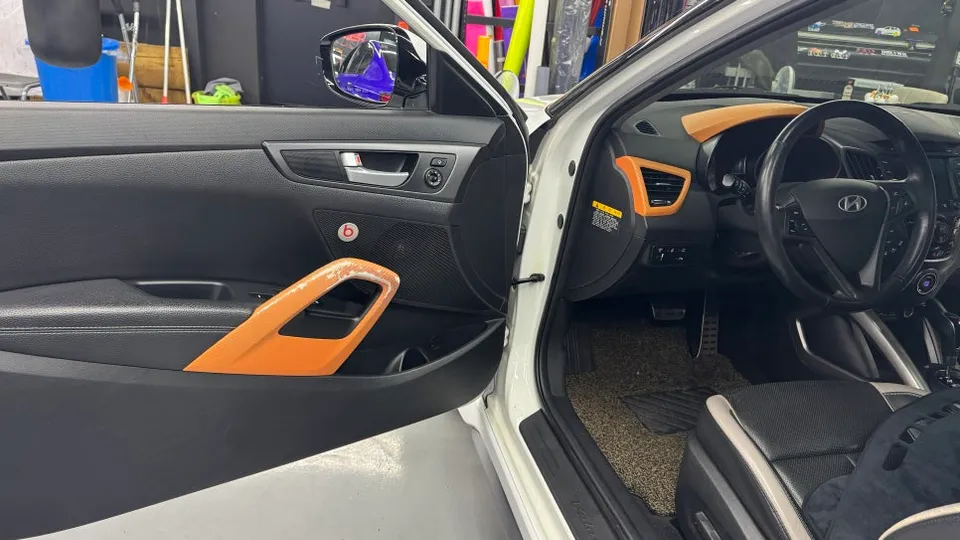 Hyundai Velosterのカーラッピング事例｜費用目安・仕上がり 施工写真 2-1