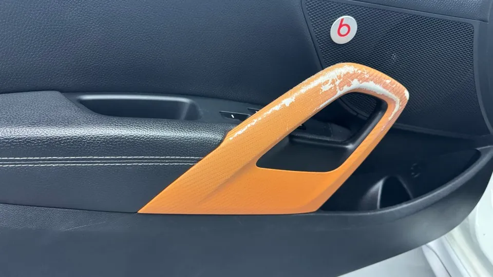 Hyundai Velosterのカーラッピング事例｜費用目安・仕上がり 施工写真 2-2